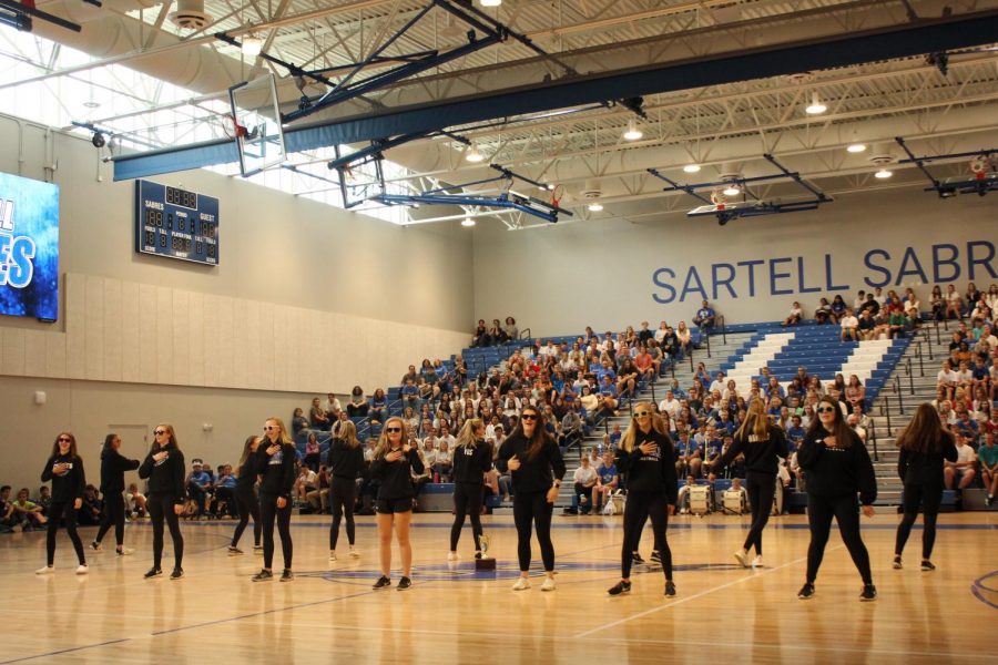 Girls basketball preform a wonderful routine for the student at SHS