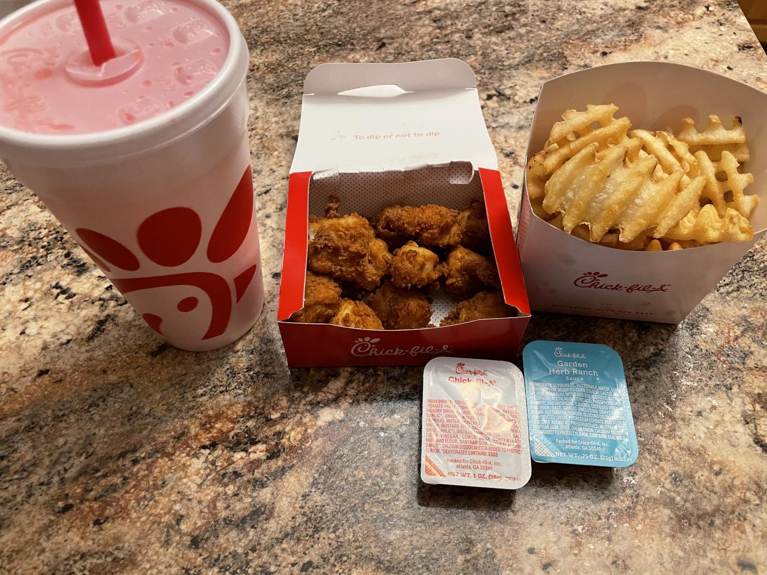 What’s better? Chick-Fil-A vs. Raising Cane’s chicken fingers – The LeSabre