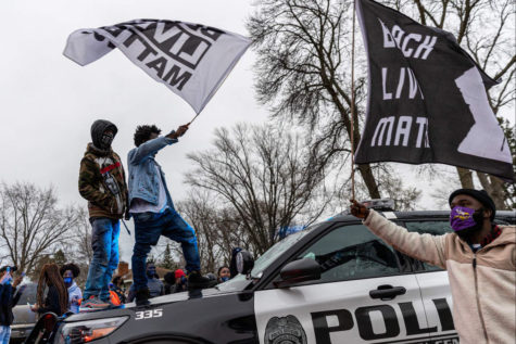 Protests in Minnesota after Duante Wrights shooting. 