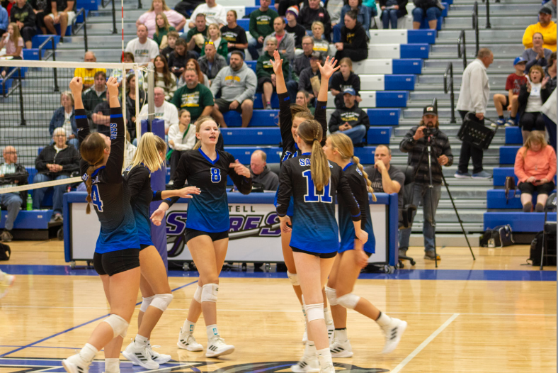 Sartell+volleyball+team+getting+another+point+against+Sauk+Rapids.