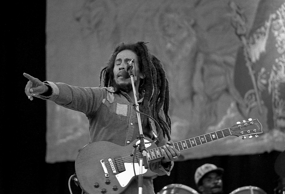 Bob+Marley+performing+at+concert+in+the+late+70s.