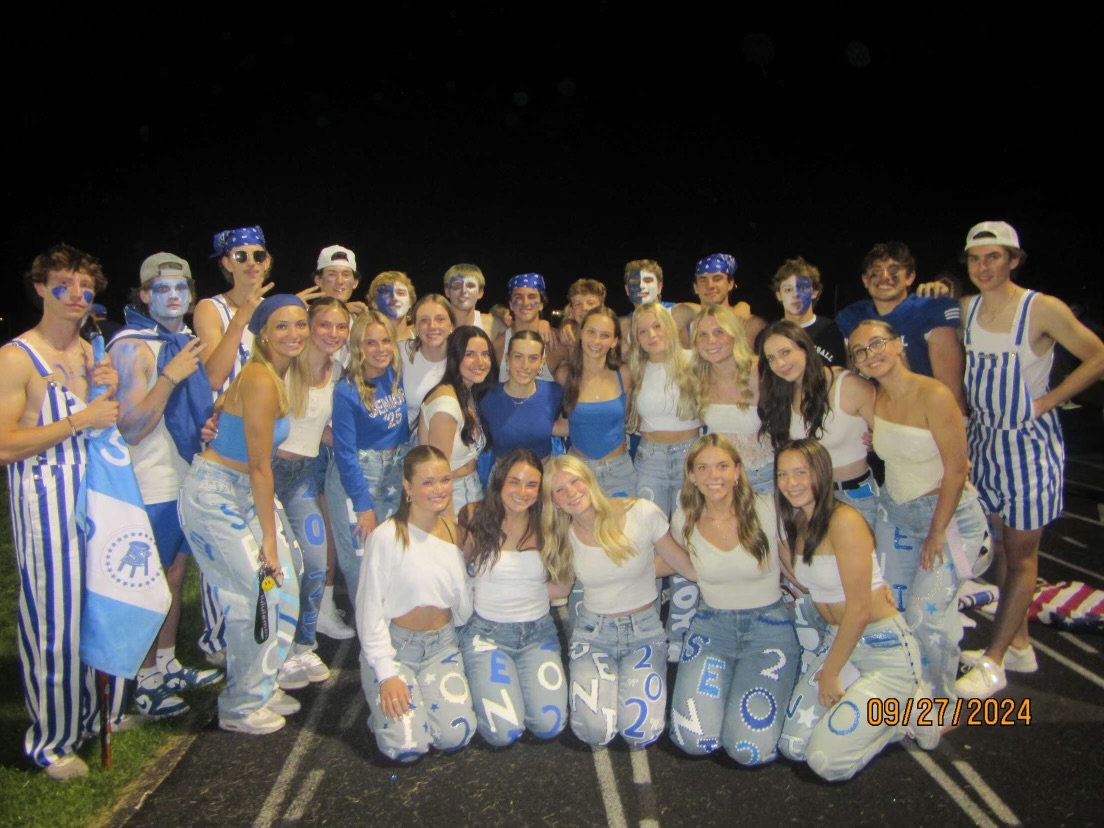 SHS seniors from all friend groups combined to take this memorable photo. 