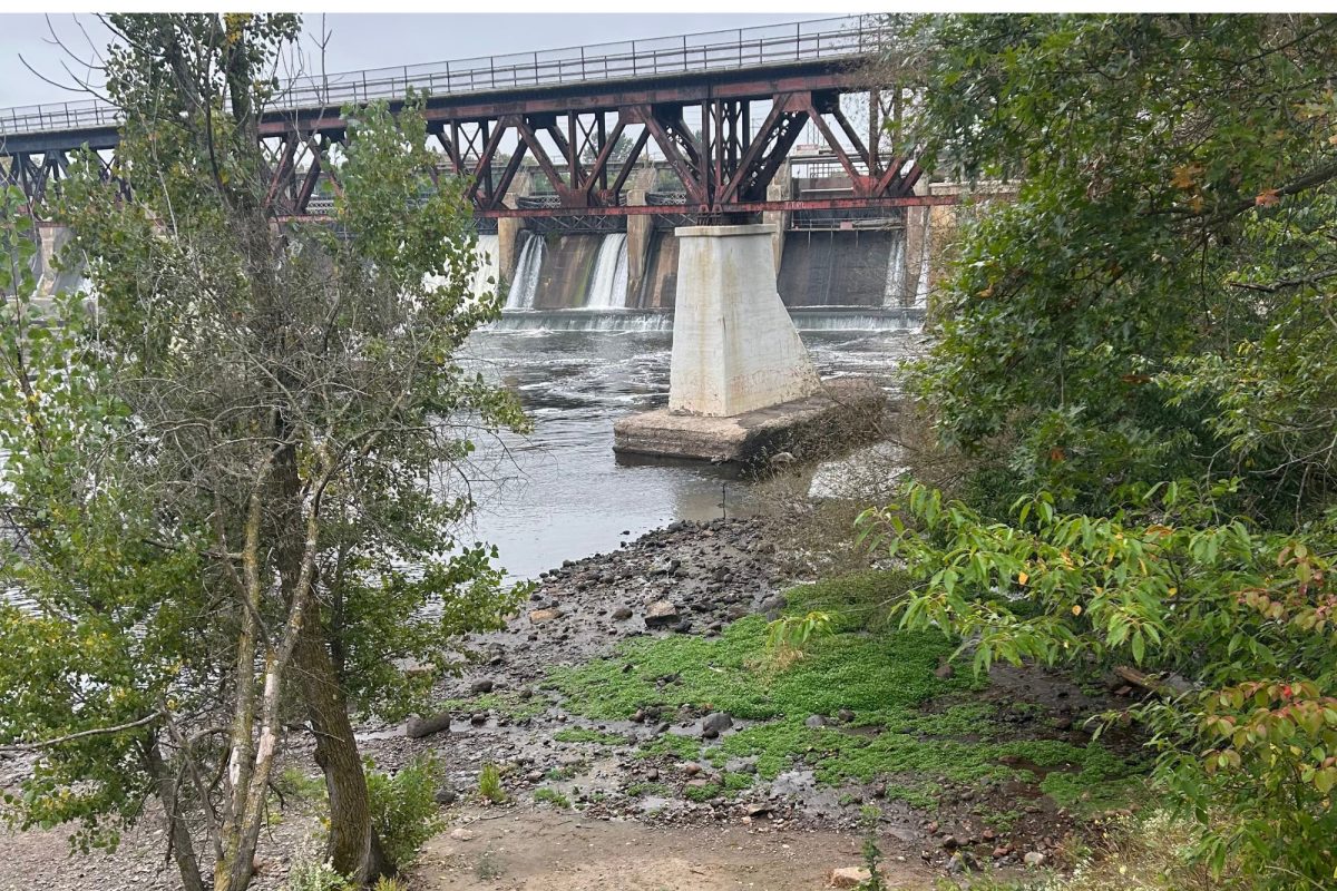 Blanchard Dam, is a 47 foot hydroelectric dam on the Mississippi RIver