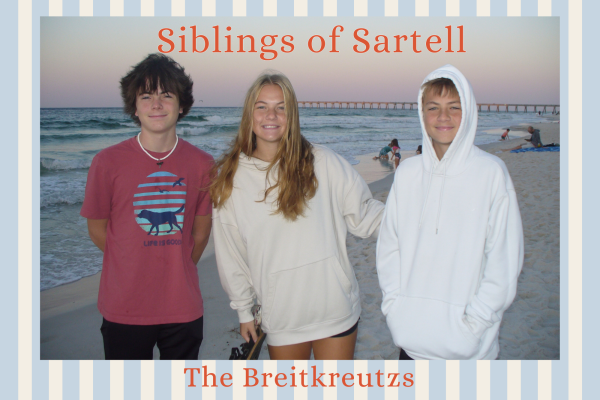 The Breitkreutz siblings posing for a photo on the Florida beach!! 